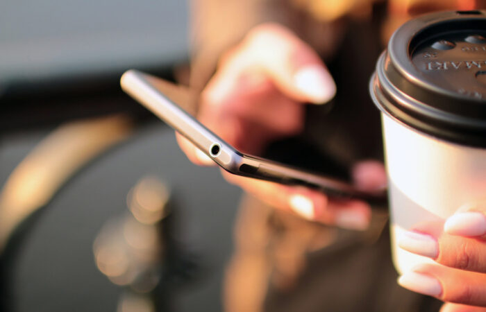 hands-coffee-smartphone-technology